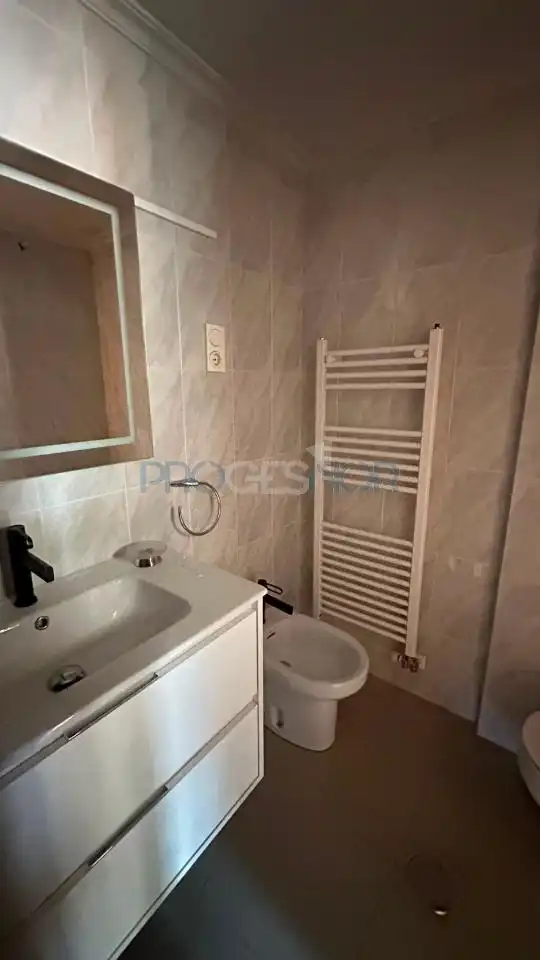 Baño de Apartamento en venta en San Andrés del Rabanedo con Calefacción