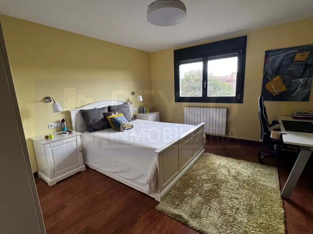 Dormitori de Casa o xalet en venda en Rodezno amb Jardí privat, Piscina i Forn