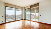 Exterior view of Flat for sale in L'Hospitalet de Llobregat  with Air Conditioner, Heating and Terrace