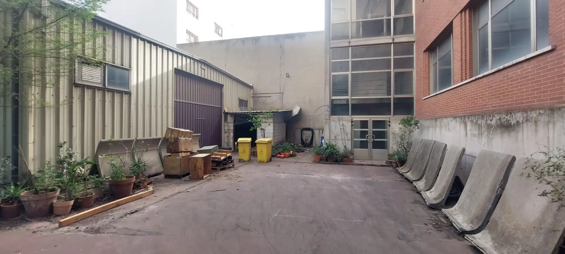 Außenansicht von Gebäude zur Miete in Madrid mit Alarm