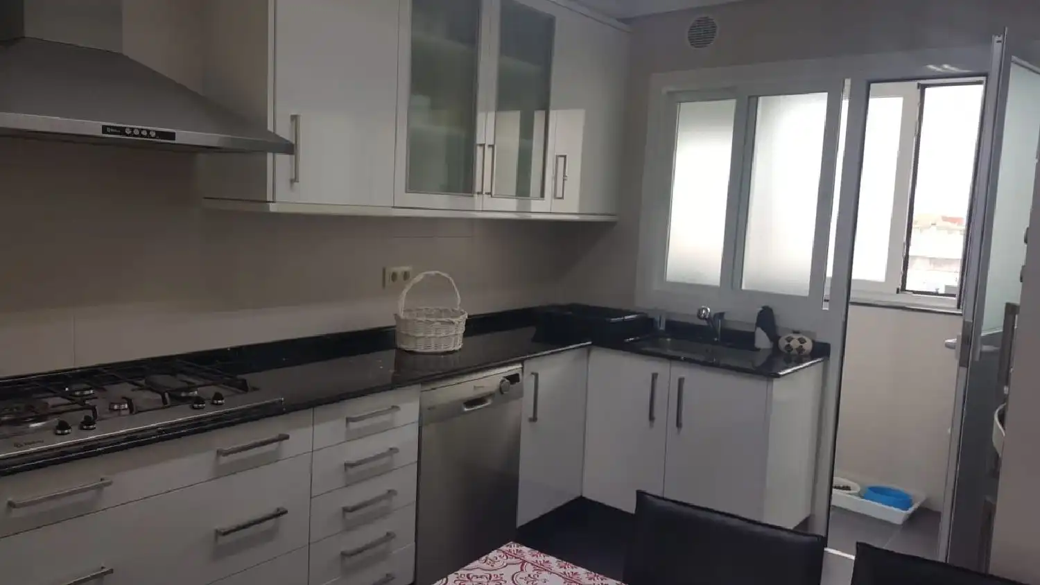 Cocina de Piso de alquiler en A Coruña Capital  con Calefacción, Terraza y Amueblado