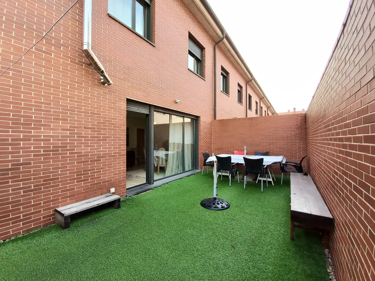 Terrassa de Casa adosada en venda en Burgos amb Jardí privat