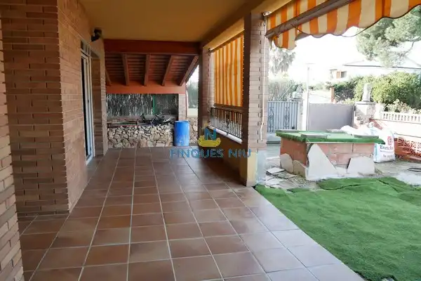Xalet amb jardí en venda a Carrer Riu Besòs 6, imagen 4