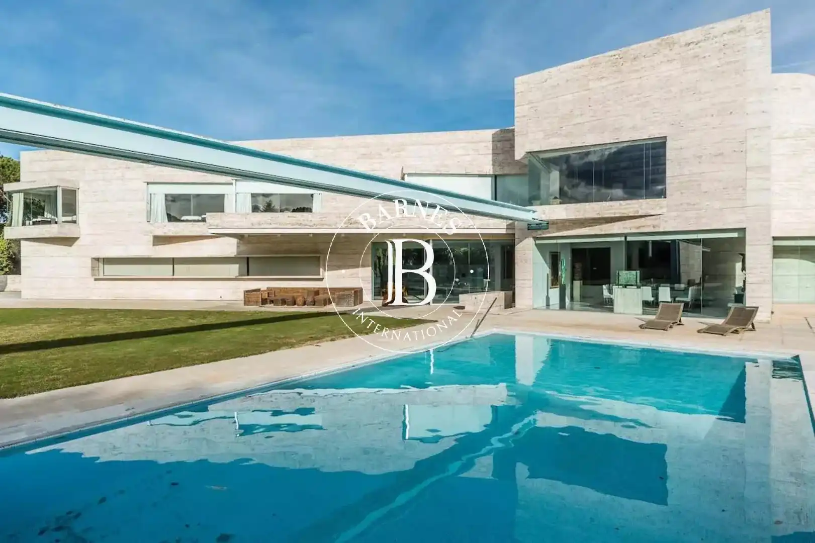 Vista exterior de Casa o chalet de alquiler en Pozuelo de Alarcón con Aire acondicionado, Calefacción y Jardín privado