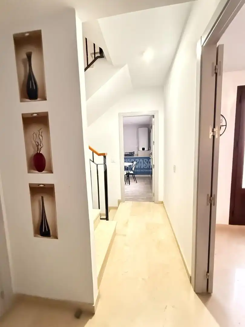 Einfamilien-Reihenhaus zum Verkauf in Alcalá de Guadaira mit Klimaanlage und Terrasse