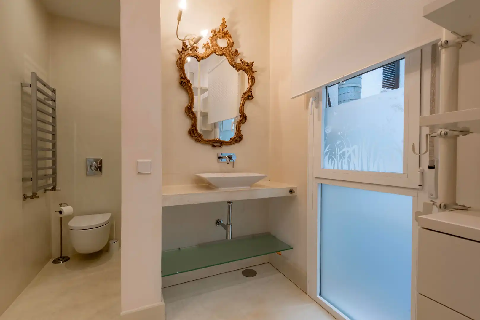 Bathroom of Flat for rent in Madrid  with Air Conditioner, Heating and Parquet flooring