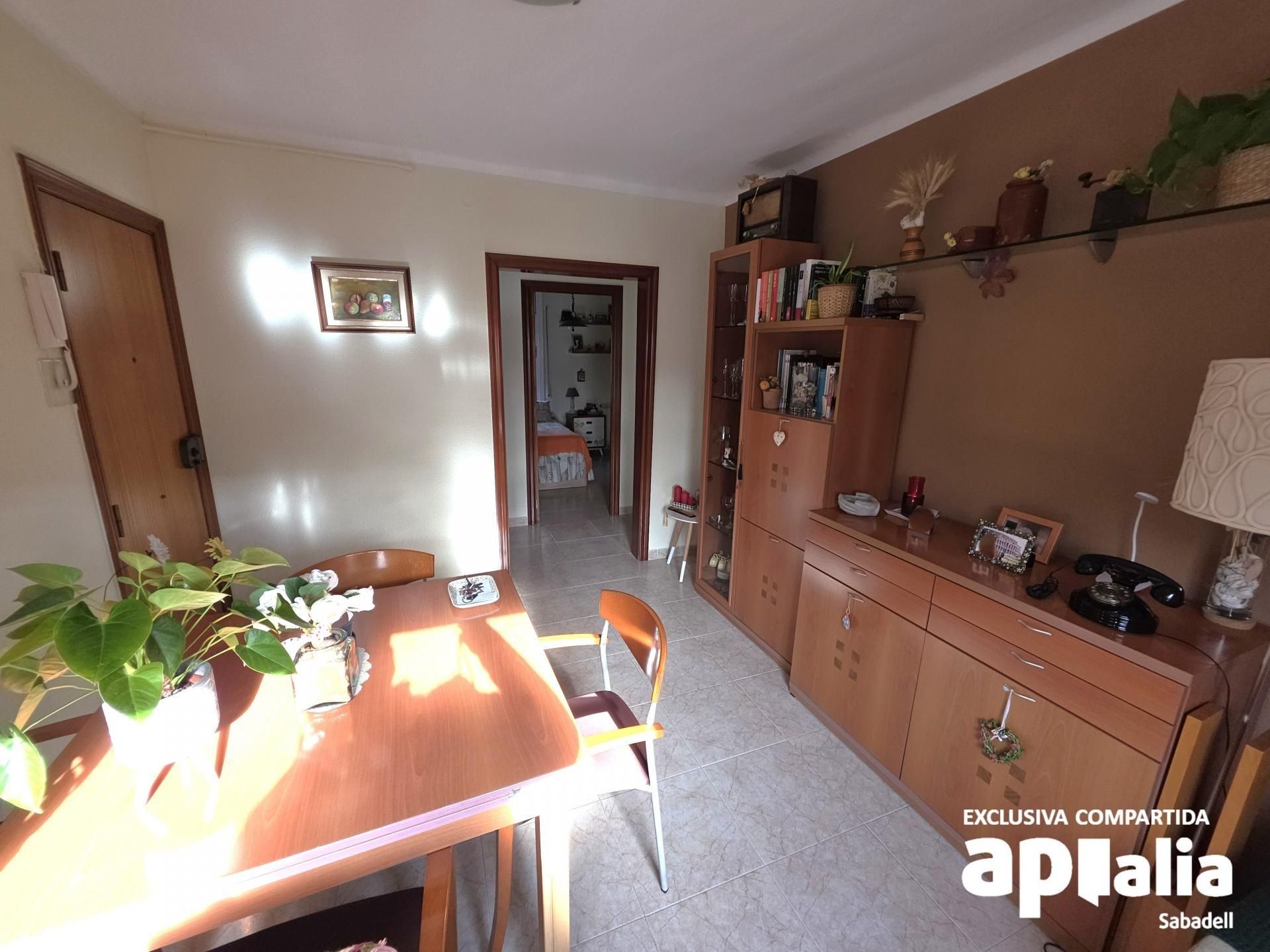 Menjador de Pis en venda en Sabadell amb Calefacció
