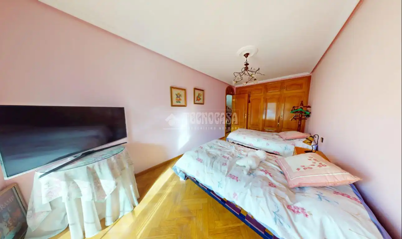 Schlafzimmer von Einfamilien-Reihenhaus zum Verkauf in Leganés mit Heizung, Parkett und Terrasse