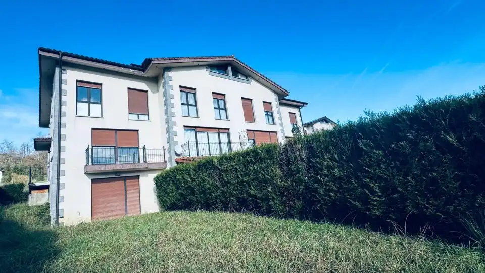Vista exterior de Casa adosada en venta en Andoain con Calefacción, Jardín privado y Terraza