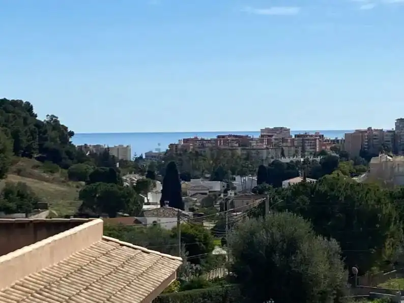 Vista exterior de Casa o xalet en venda en Torremolinos amb Aire condicionat, Piscina i Balcó