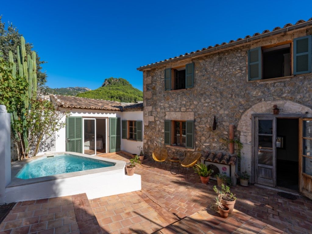 Exterior view of House or chalet for sale in Puigpunyent  with Swimming Pool