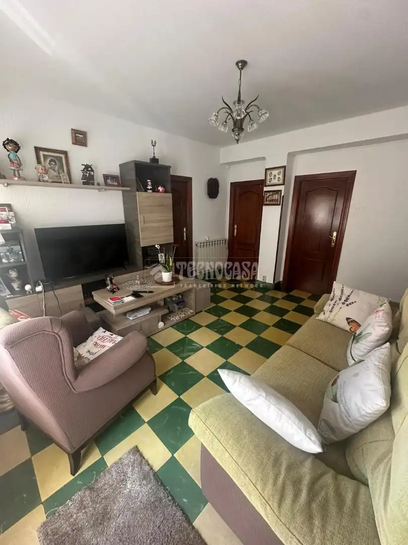 Sala d'estar de Pis en venda en Gijón  amb Balcó
