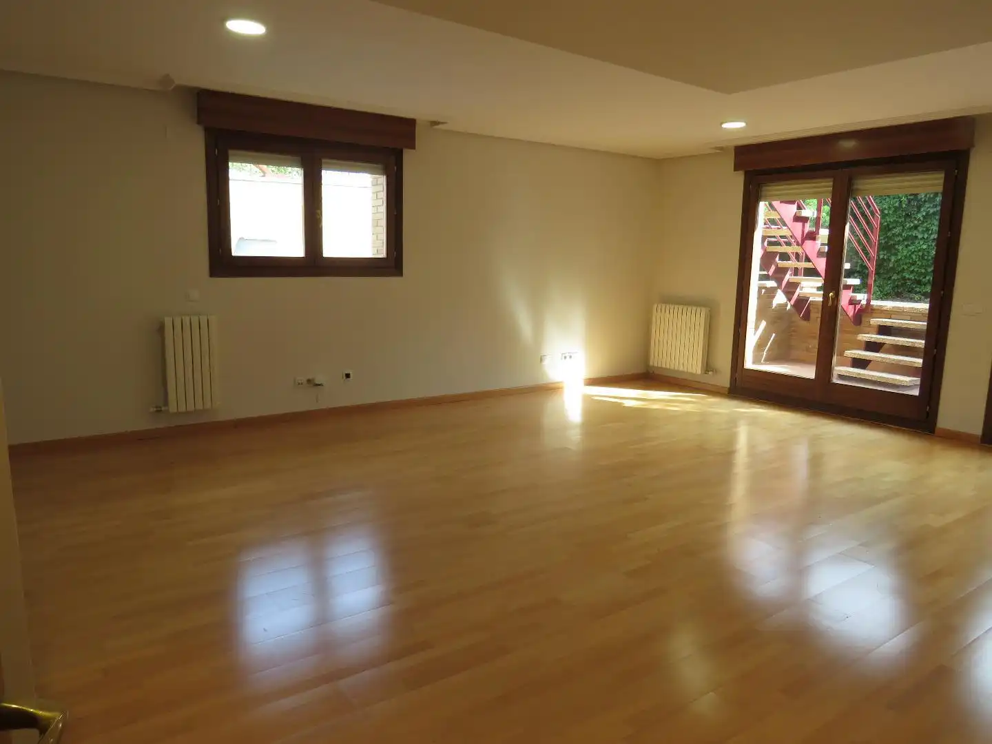 Living room of Detached homes for sale in Zaragoza  with Terrace, Storage room and Swimming Pool