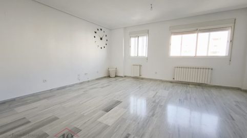 Foto 5 de Piso de alquiler en Valdepasillas - La Paz - Huerta Rosales, Badajoz Capital