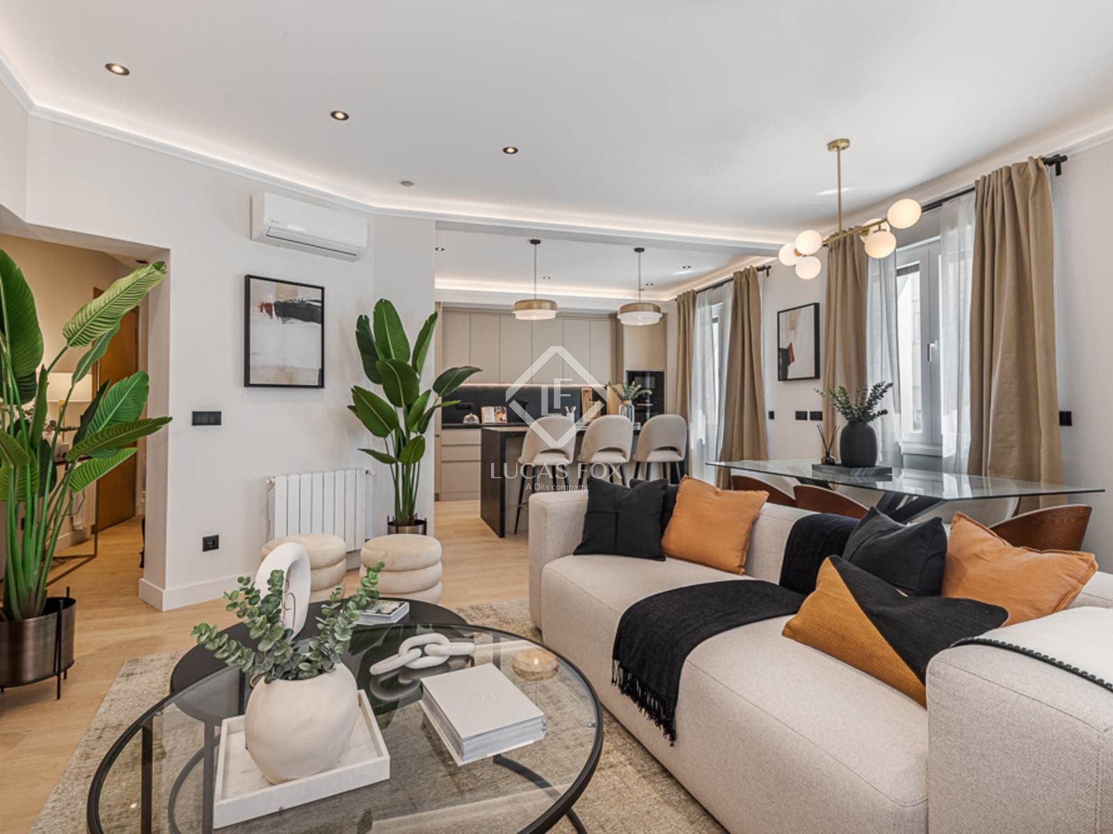 Living room of Flat for sale in  Madrid Capital  with Terrace, Storage room and Swimming Pool
