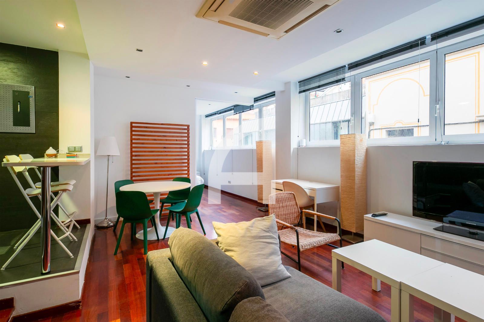 Living room of Flat for sale in  Barcelona Capital  with Air Conditioner, Heating and Parquet flooring