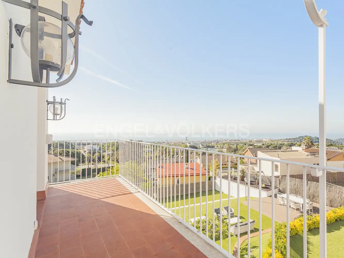 Vista exterior de Casa o xalet en venda en Mataró amb Aire condicionat, Calefacció i Jardí privat