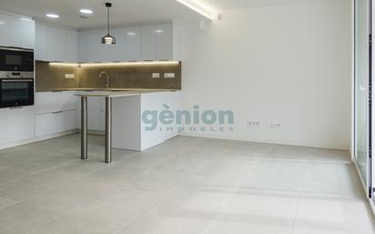 Cuina de Pis en venda en Girona Capital amb Aire condicionat i Calefacció