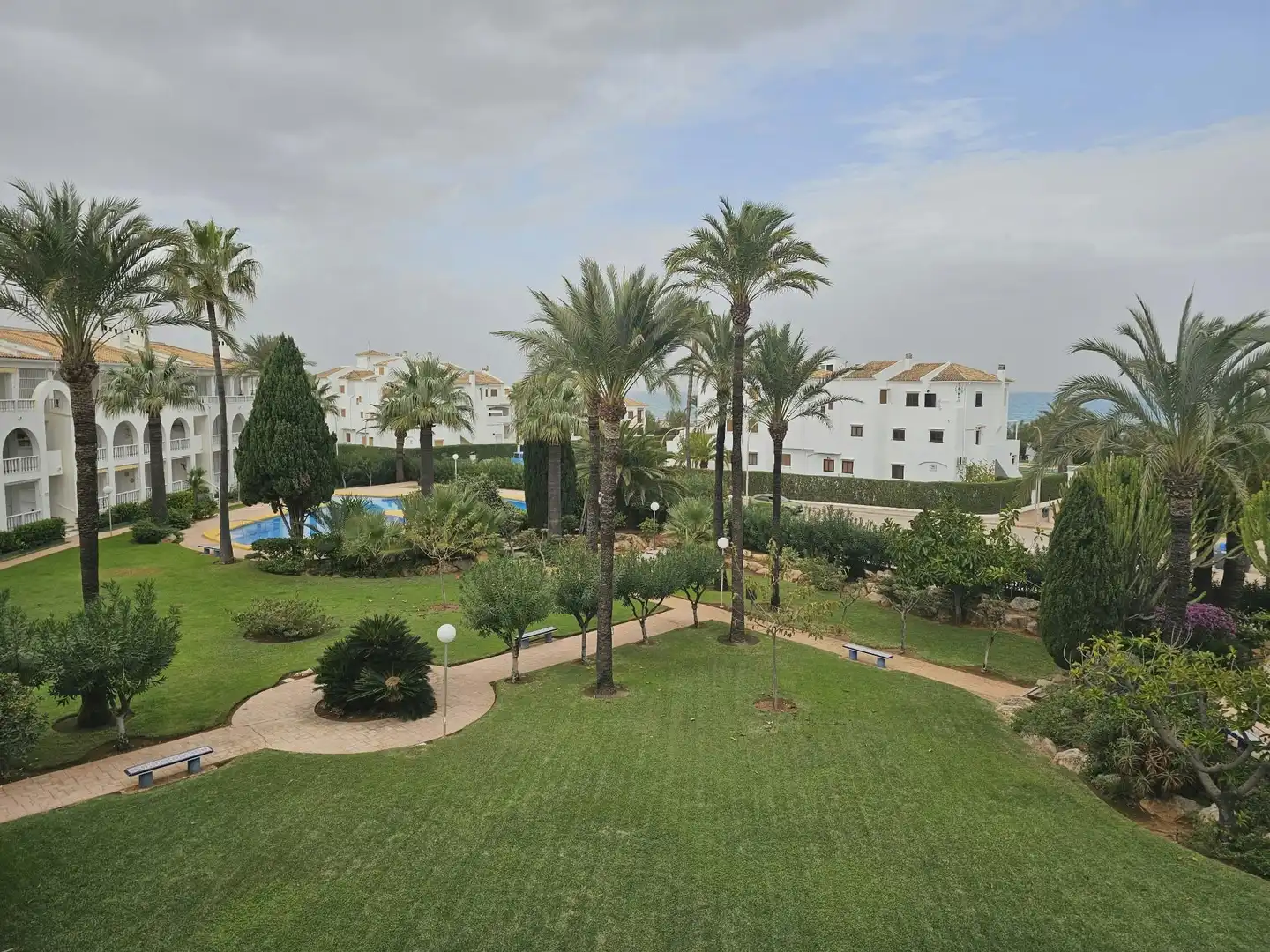 Jardí de Pis de lloguer en Oliva amb Jardí privat, Moblat i Rentadora