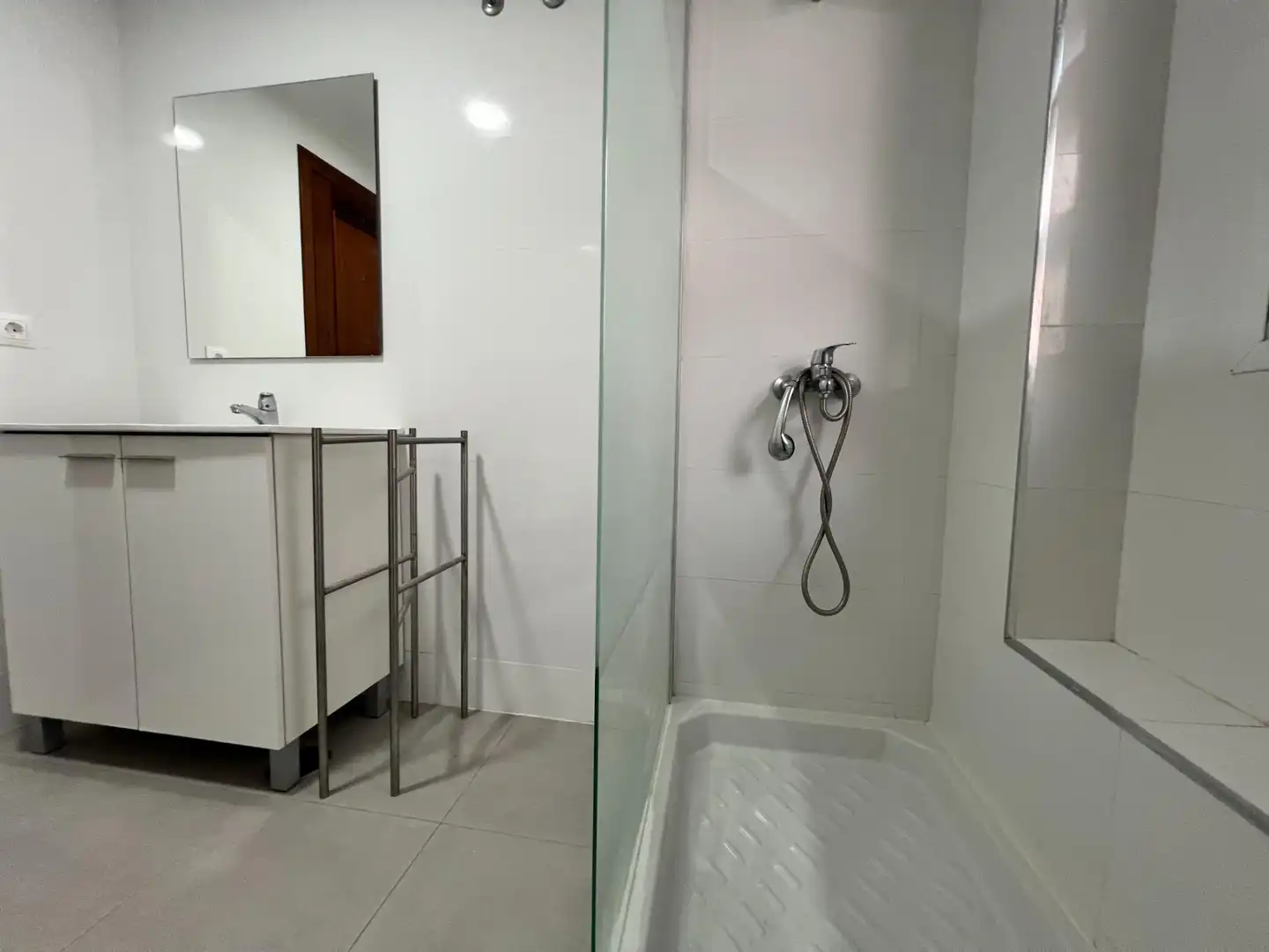 Bathroom of Flat for rent in Granada  with Heating, Terrace and Furnished