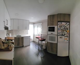 Kitchen of Flat for sale in  Zaragoza Capital  with Air Conditioner, Heating and Furnished