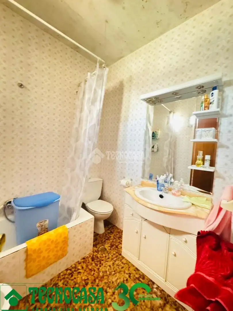 Bathroom of Detached homes for sale in Polán  with Air Conditioner, Heating and Terrace