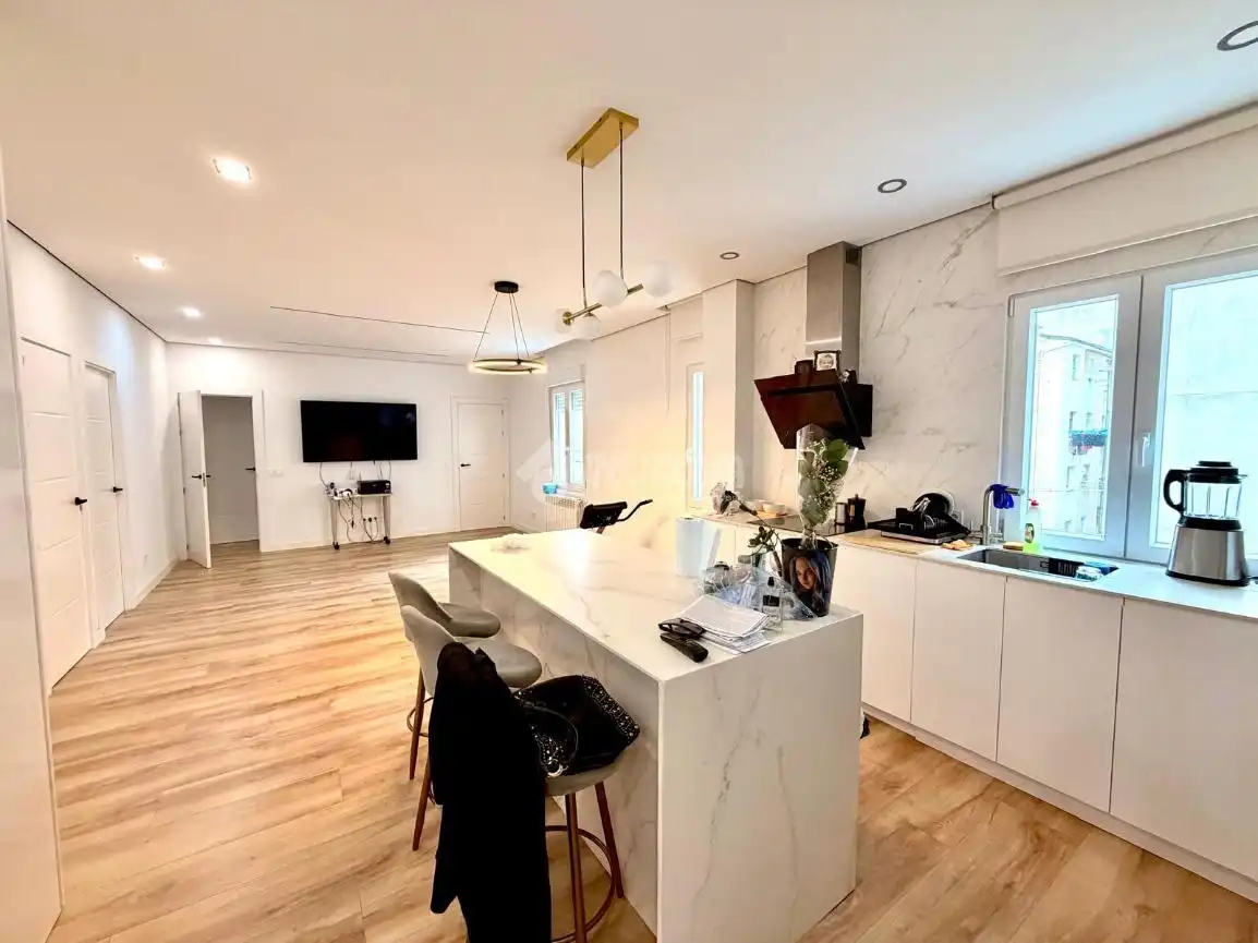 Piso con ascensor en venta en C. Eulalio Ferrer, imagen 4