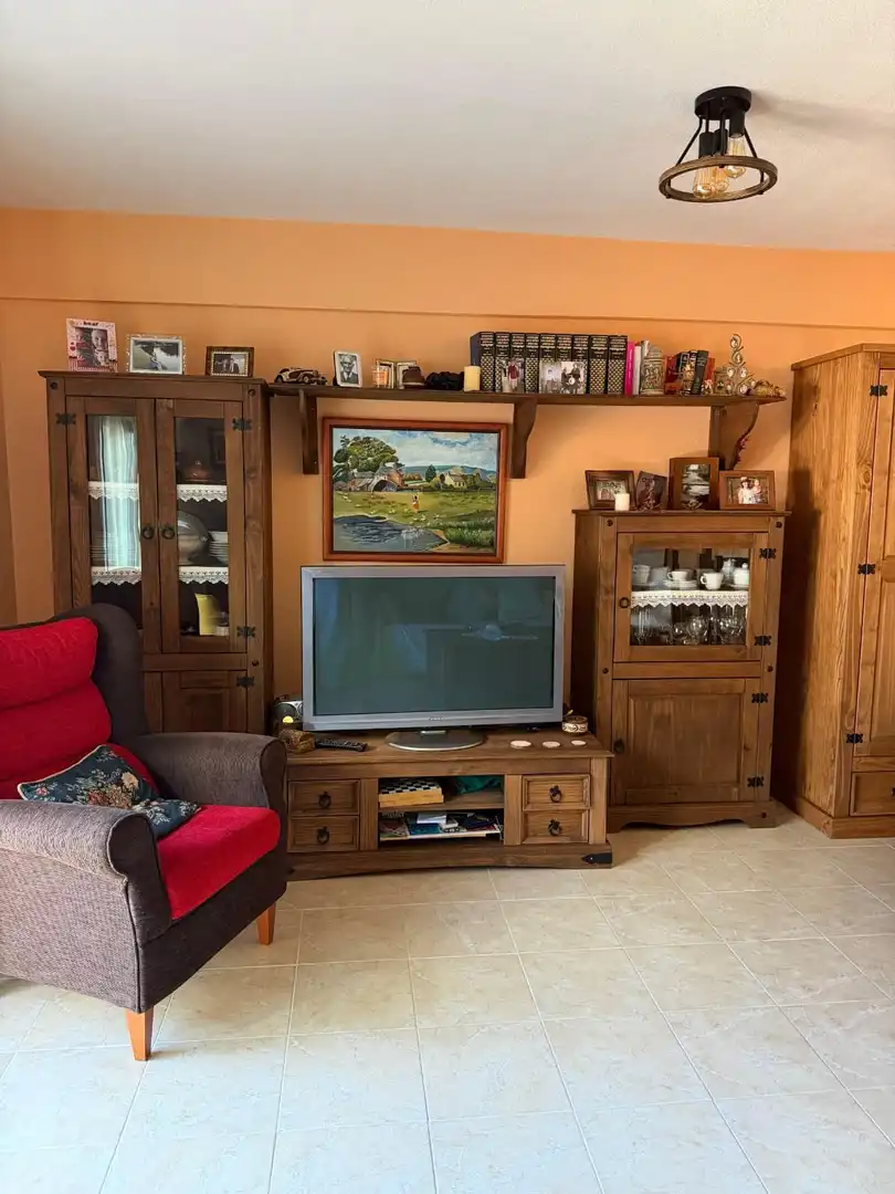 Sala de estar de Dúplex en venta en Navaluenga con Calefacción, Terraza y Amueblado