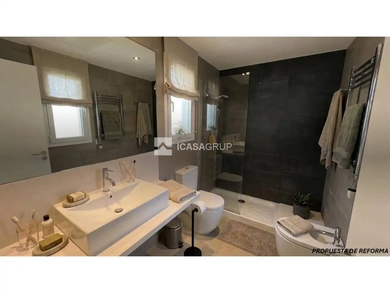 Bathroom of Flat for sale in Barcelona  with Air Conditioner, Heating and Parquet flooring