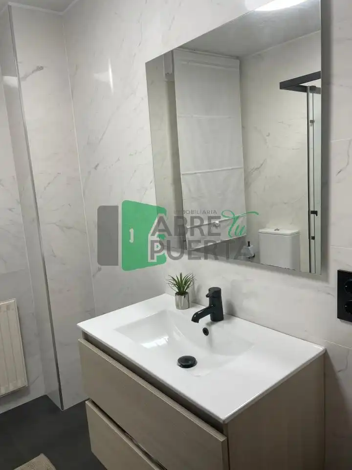 Baño de Piso en venta en Ourense Capital  con Calefacción, Terraza y Amueblado