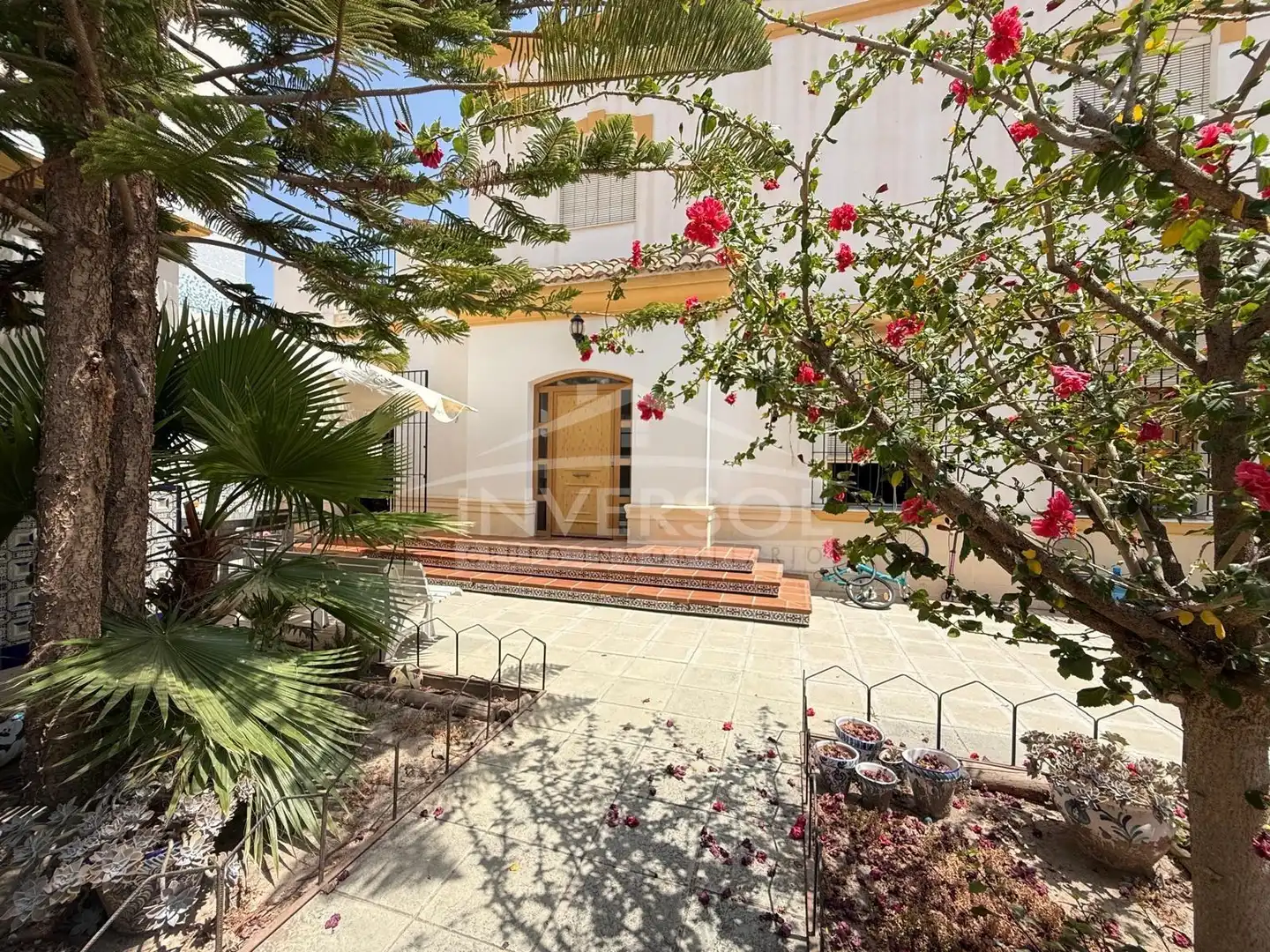 Vista exterior de Casa o xalet en venda en Adra amb Aire condicionat, Calefacció i Jardí privat