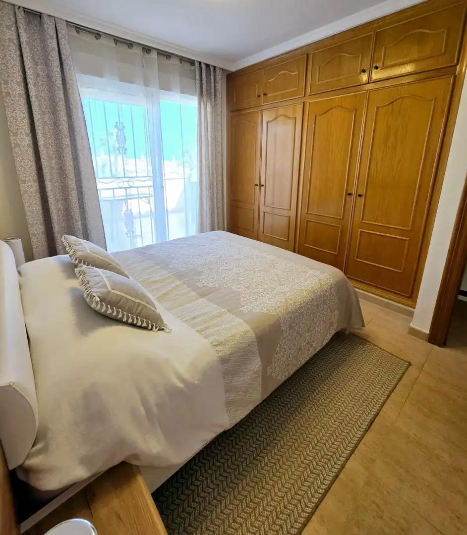 Schlafzimmer von Einfamilien-Reihenhaus zur Miete in Torrevieja mit Klimaanlage, Heizung und Privatgarten