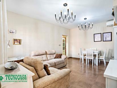 Sala d'estar de Casa adosada en venda en El Ejido amb Aire condicionat i Balcó
