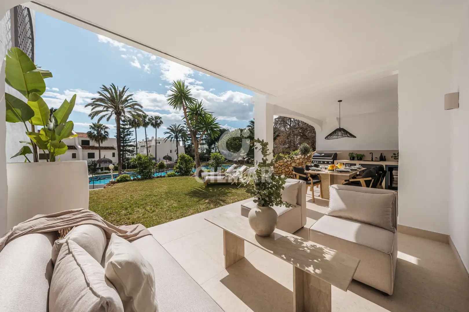Jardí de Planta baixa en venda en Marbella amb Calefacció, Jardí privat i Piscina