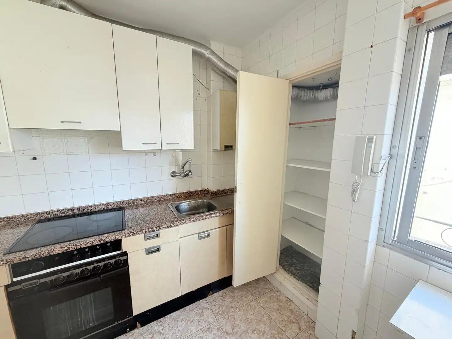 Cuina de Pis en venda en Oviedo  amb Calefacció