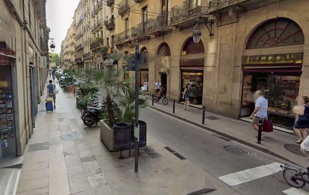Vista exterior de Local en traspaso en Barcelona con Amueblado