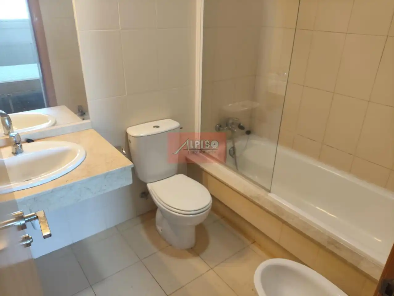 Bathroom of Flat for sale in Ourense Capital   with Heating and Furnished