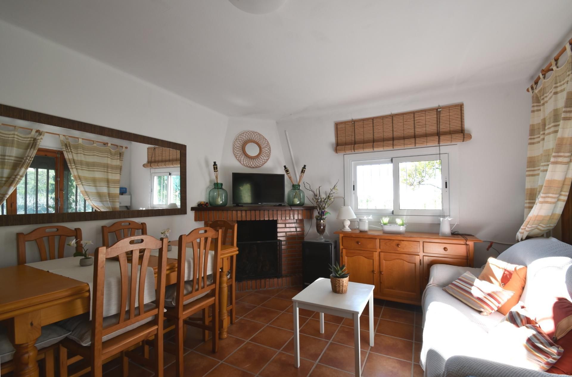 Sala d'estar de Casa o xalet en venda en Vilanova i la Geltrú amb Traster i Piscina