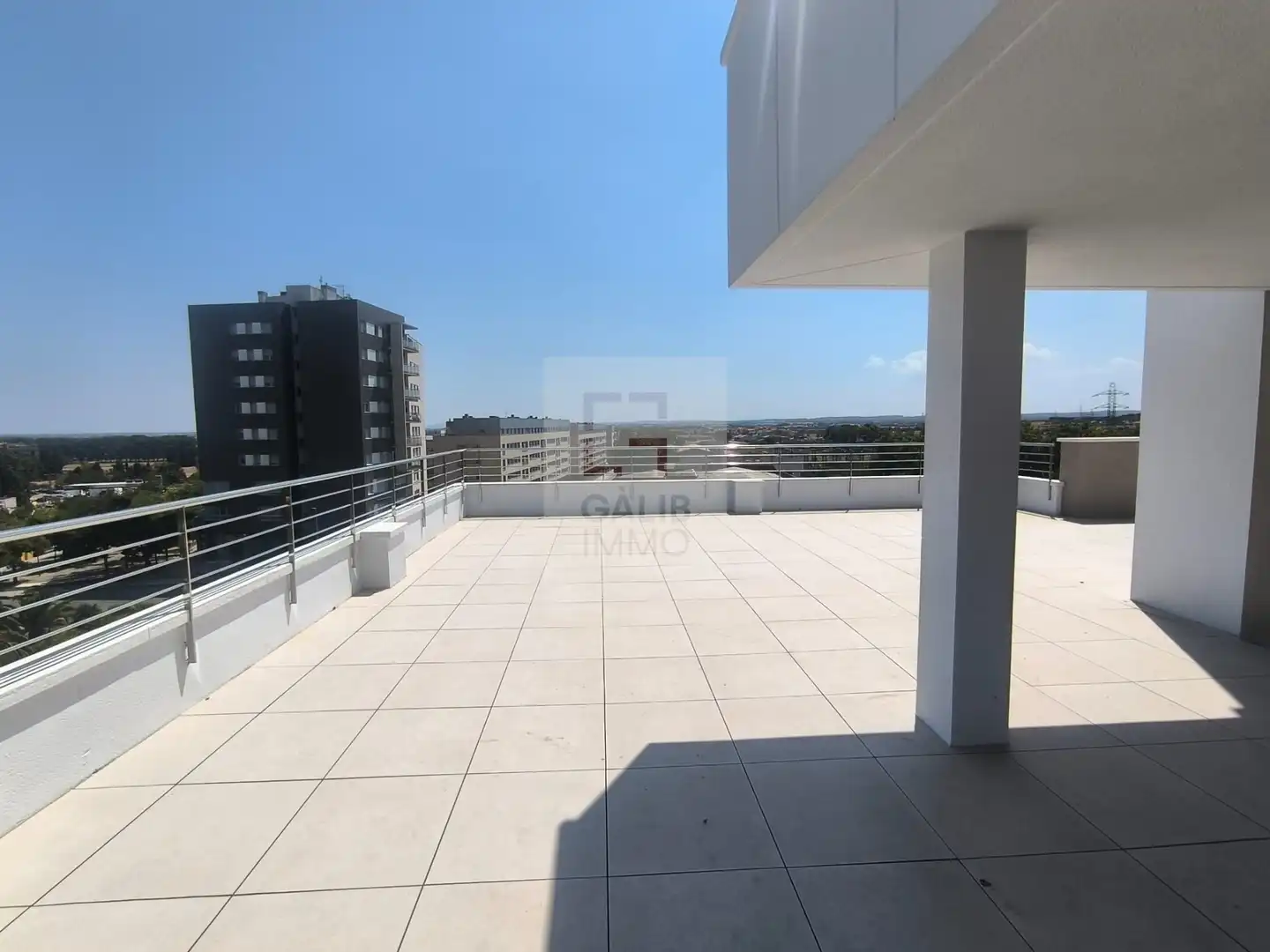 Terrasse von Dachboden zum Verkauf in Figueres mit Klimaanlage, Terrasse und Abstellraum