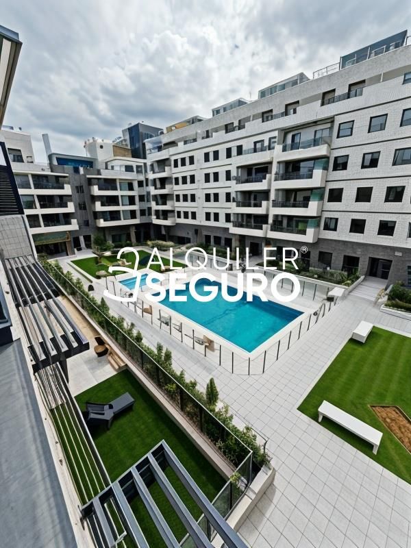 Piscina de Pis de lloguer en  Madrid Capital amb Aire condicionat, Calefacció i Terrassa