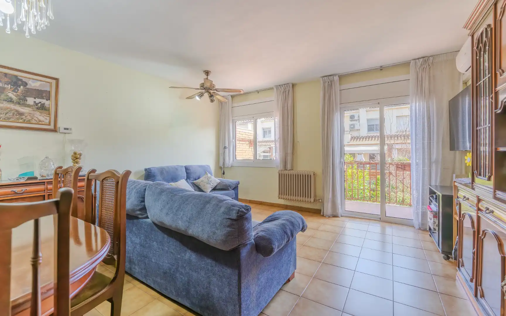 Sala de estar de Casa o chalet en venta en Girona Capital con Aire acondicionado, Calefacción y Jardín privado
