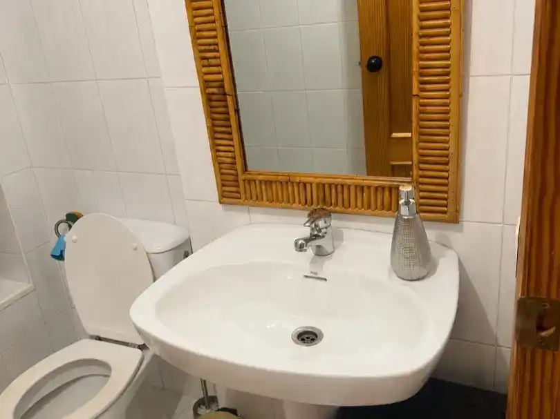 Badezimmer von Wohnungen zur Miete in Torrevieja mit Klimaanlage, Schwimmbad und Balkon