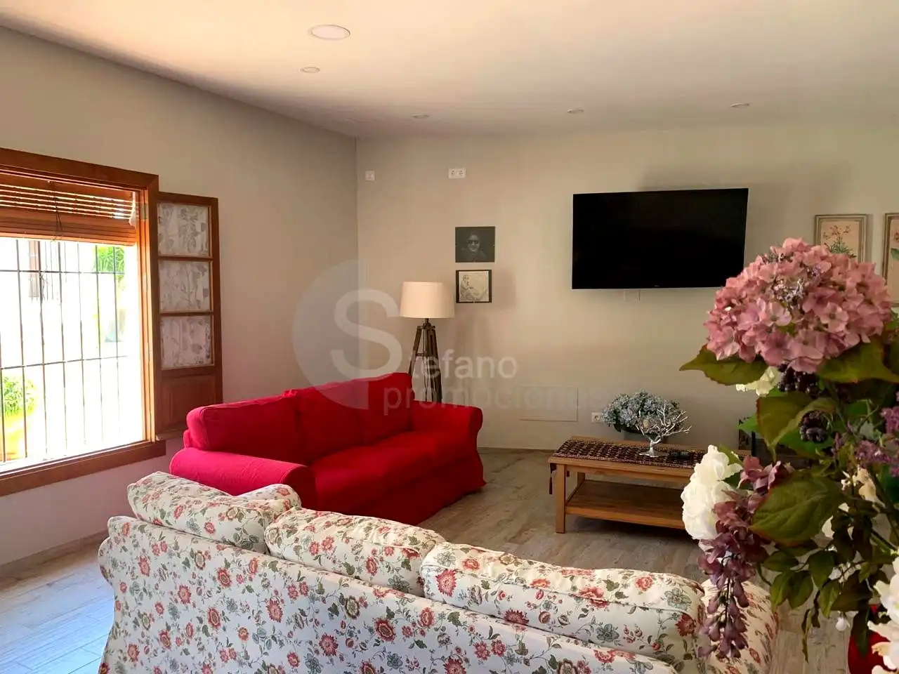 Sala d'estar de Casa o xalet en venda en Álora amb Aire condicionat, Jardí privat i Terrassa