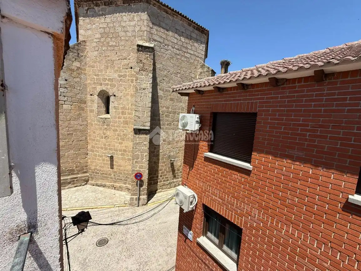Vista exterior de Casa adosada en venda en Almorox amb Calefacció i Moblat