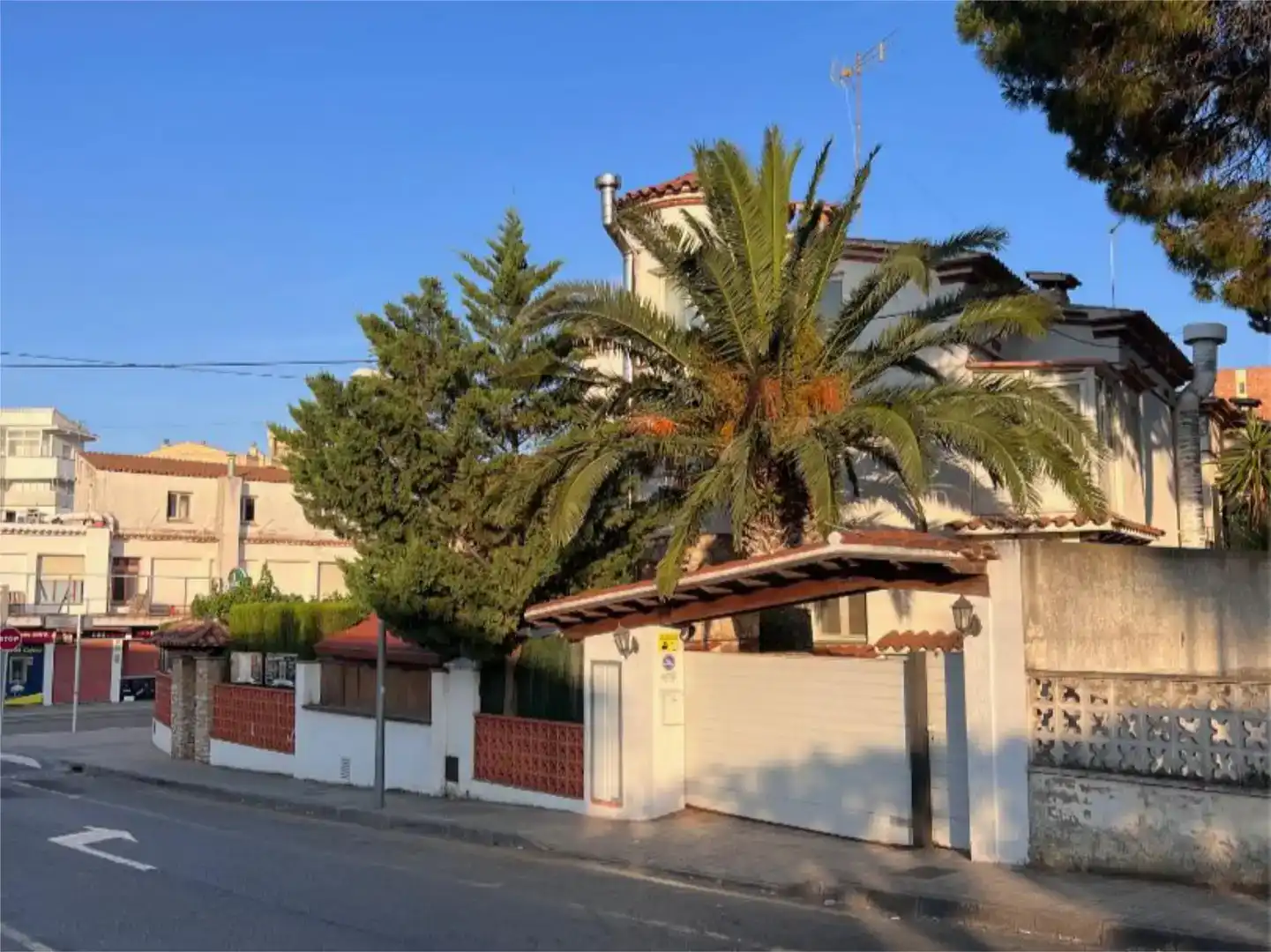 Vista exterior de Piso en venta en L'Escala con Aire acondicionado, Jardín privado y Trastero