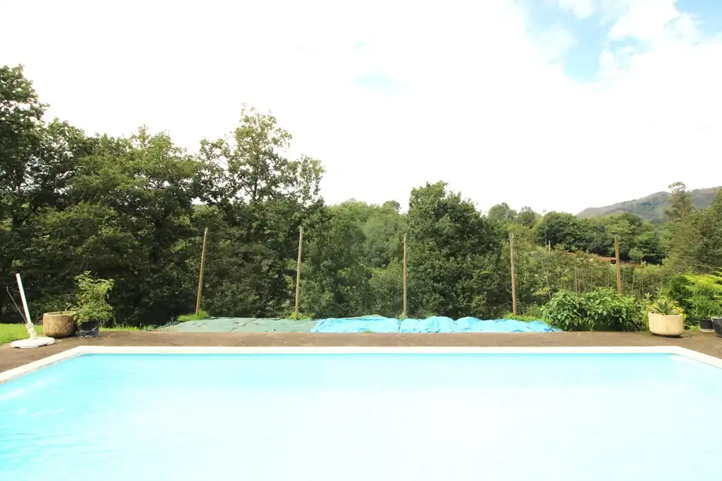 Piscina de Casa o chalet en venta en Parres con Piscina y Amueblado