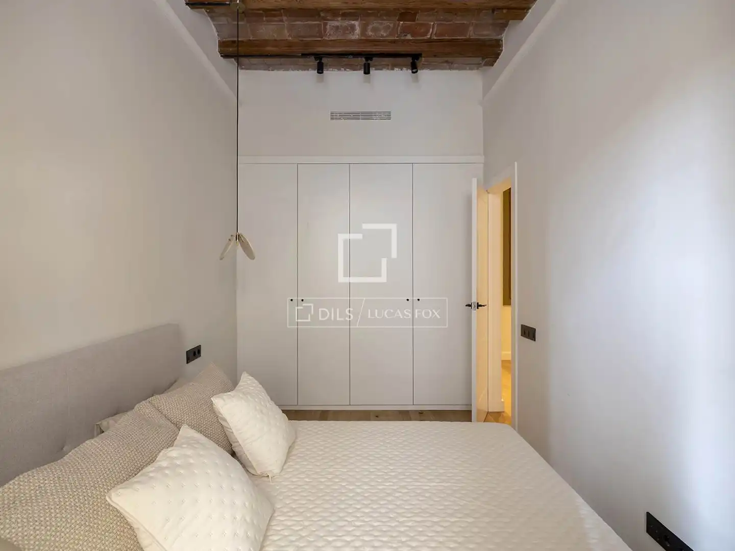 Schlafzimmer von Wohnung zum Verkauf in Barcelona mit Klimaanlage, Heizung und Balkon