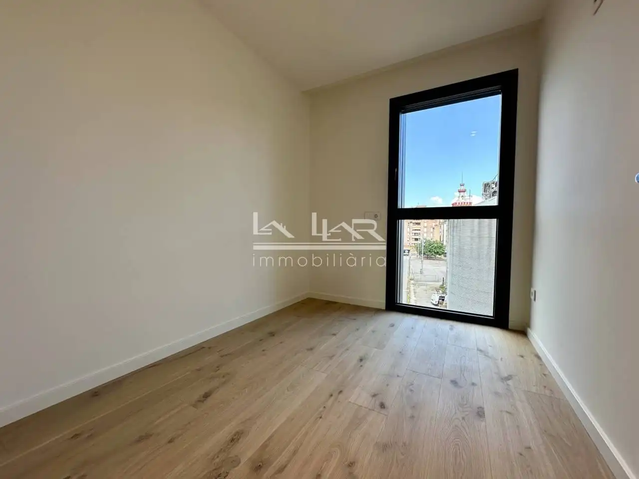 Bedroom of Flat for rent in Vic  with Air Conditioner, Heating and Parquet flooring