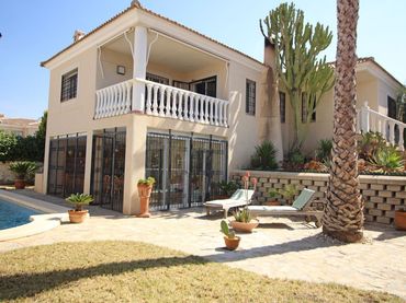Villa avec piscine à vendre à Calle El Llimoner 10