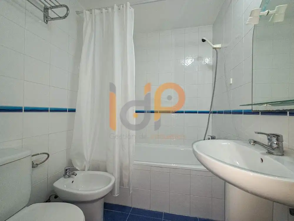 Baño de Dúplex en venta en Garrucha con Aire acondicionado, Terraza y Trastero